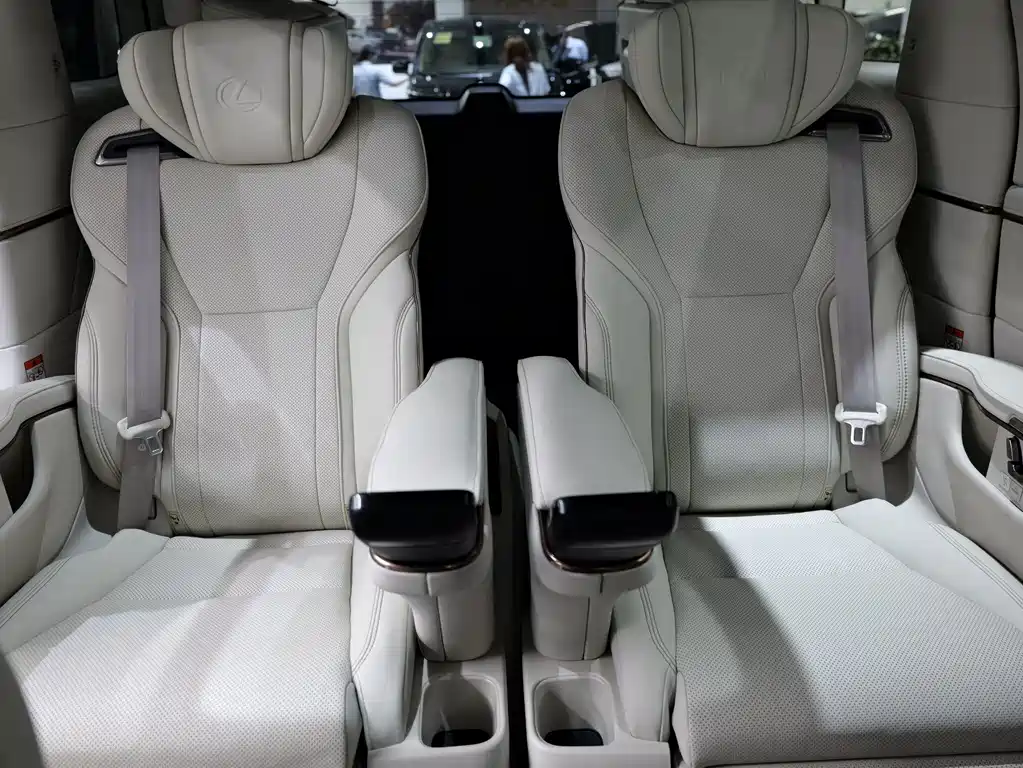 Lexus LM 2025 — фото 17