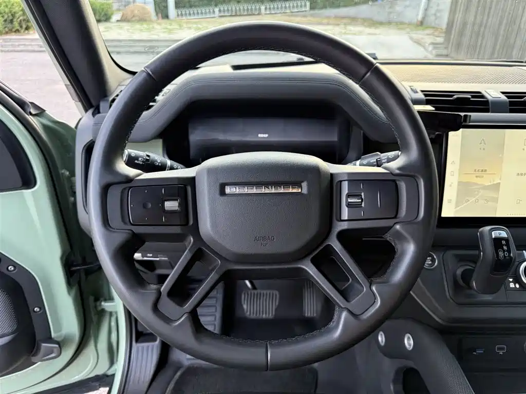 Land Rover Defender 2023 — фото 21