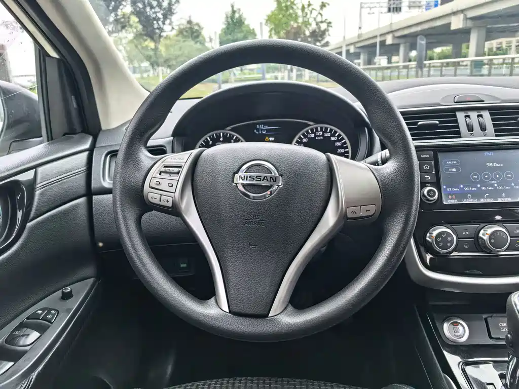 Nissan Tiida 2018 — фото 12