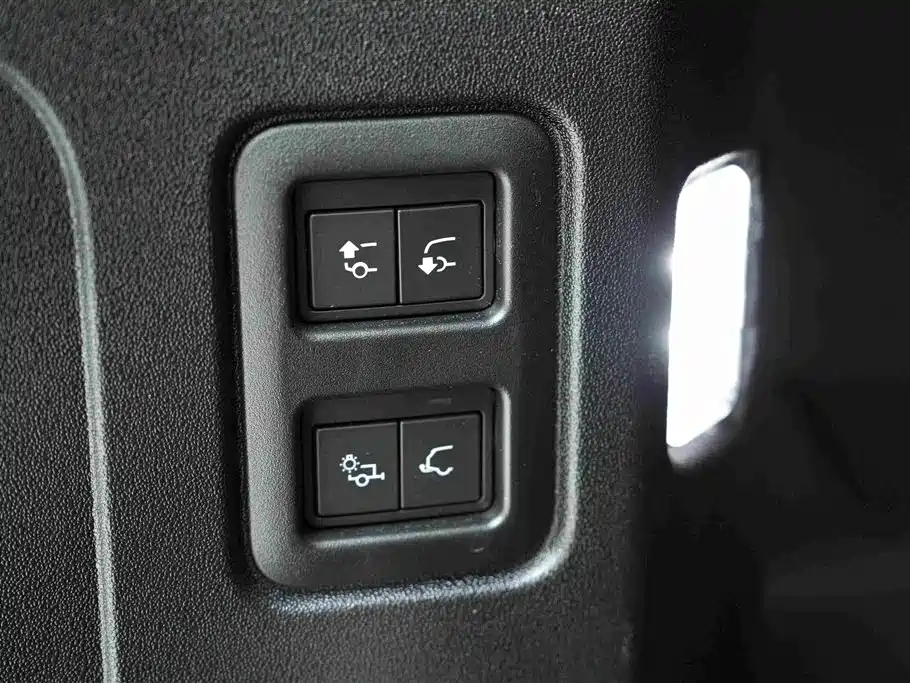 Land Rover Defender 2024 — фото 20
