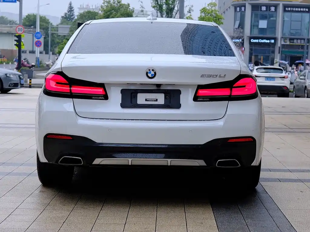 BMW 5 Series 2021 — фото 13