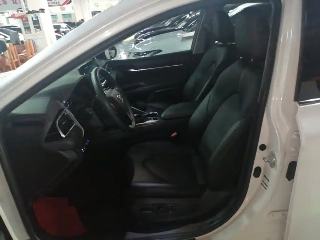 Toyota Camry 2021 — фото 15