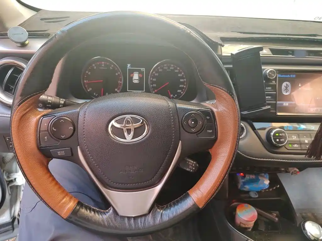 Toyota RAV4 2016 — фото 3