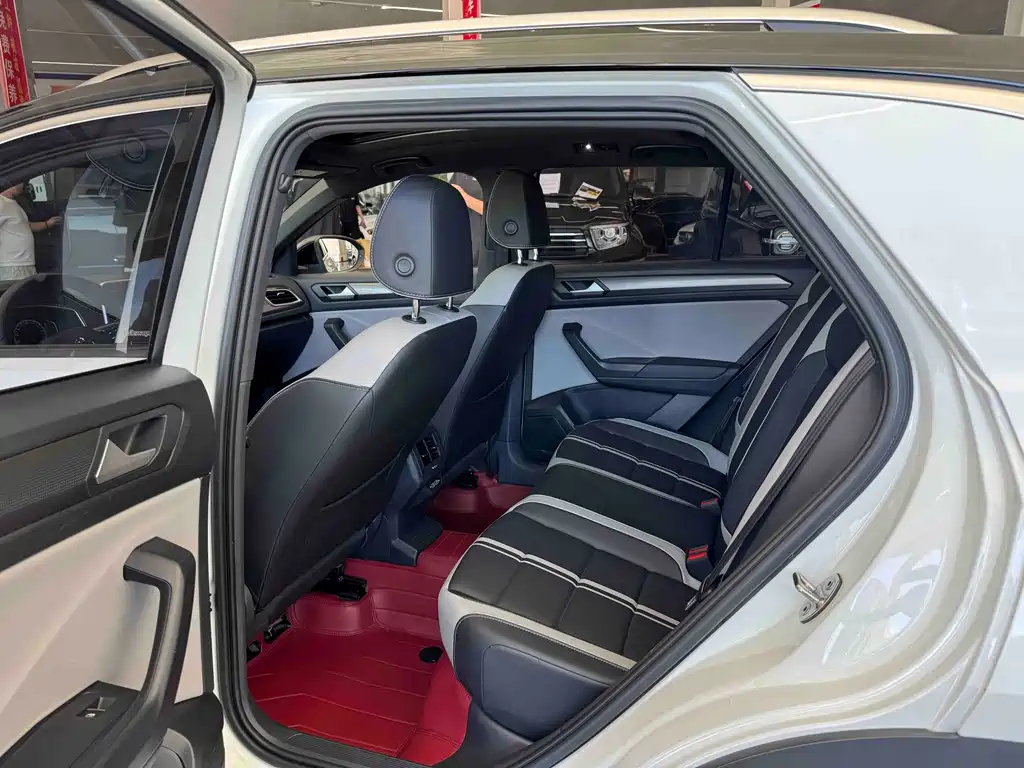 Volkswagen T-Roc 2024