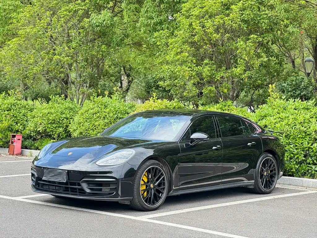 Porsche Panamera 2021