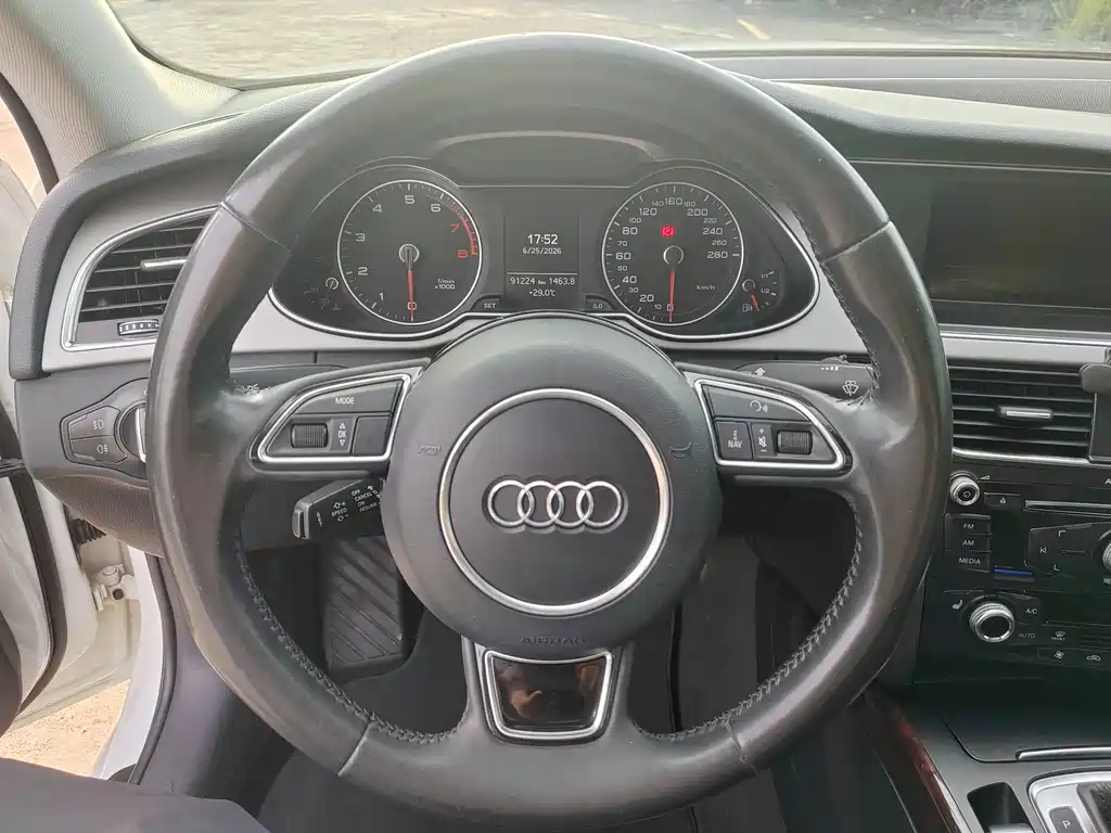 Audi A4L 2014 — фото 12