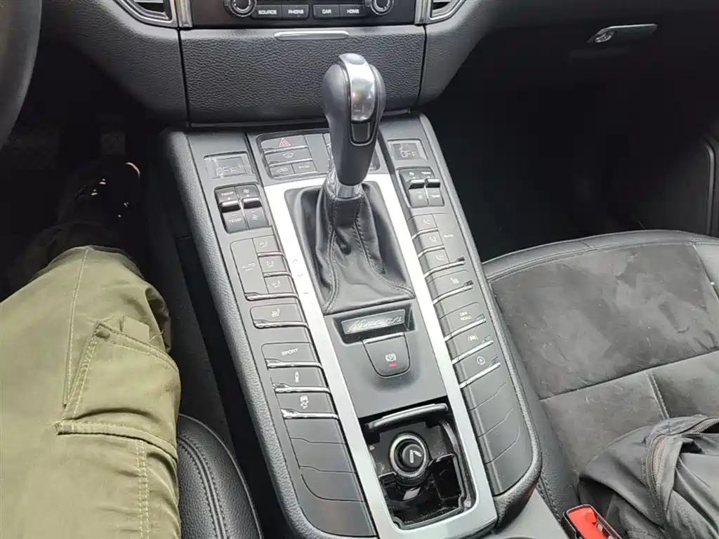 Porsche Macan 2018 — фото 14