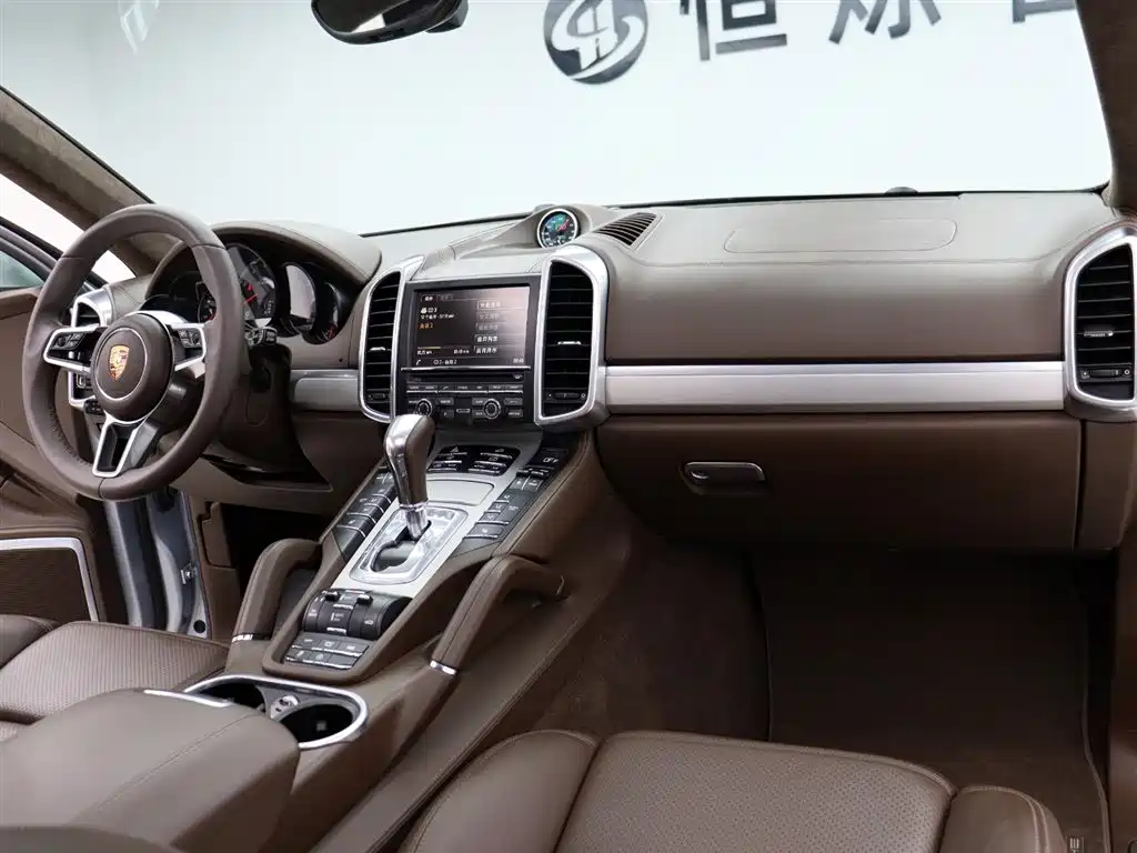 Porsche Cayenne 2015 — фото 26