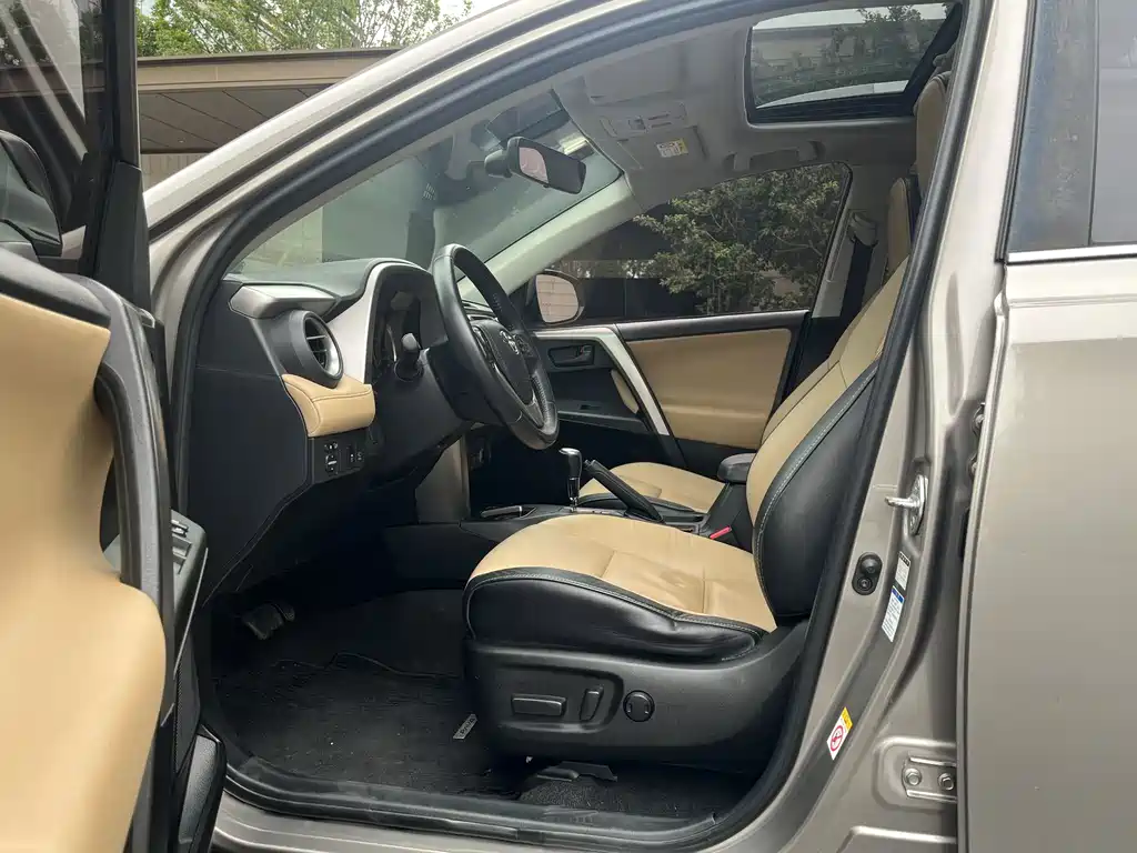 Toyota RAV4 2017 — фото 12