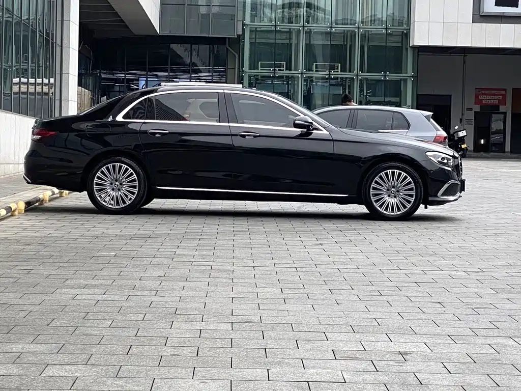 Mercedes-Benz E-Class 2023 — фото 9