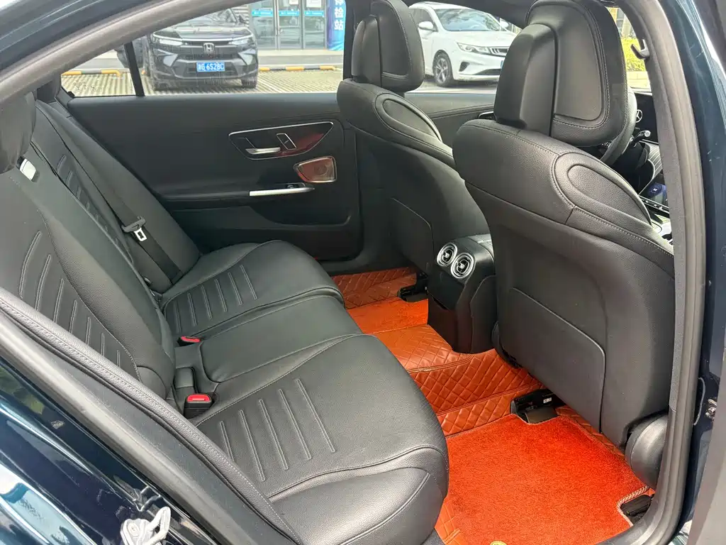 Mercedes-Benz C-Class 2023 — фото 13