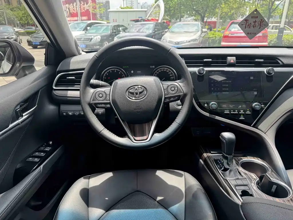 Toyota Camry 2020 — фото 16