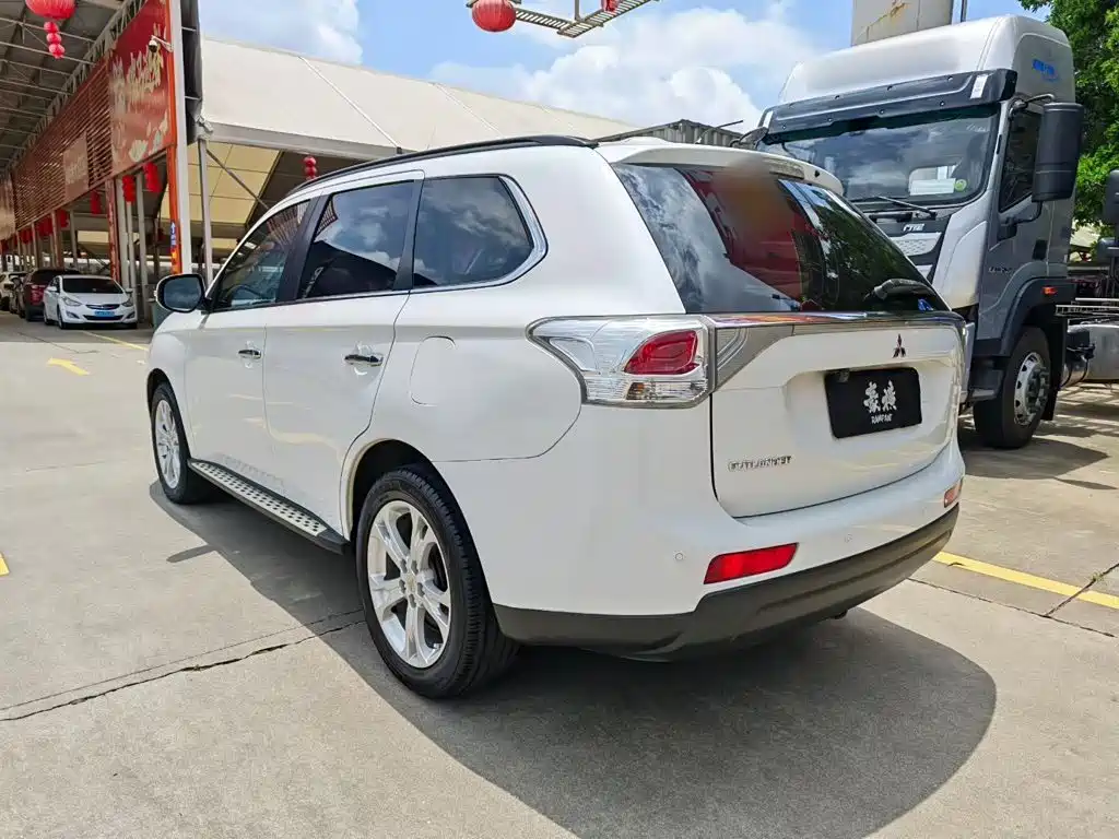 Mitsubishi Outlander 2014 — фото 5