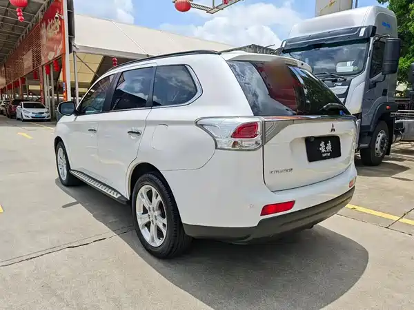 Mitsubishi Outlander 2014