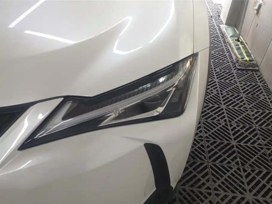 Lexus UX 2022