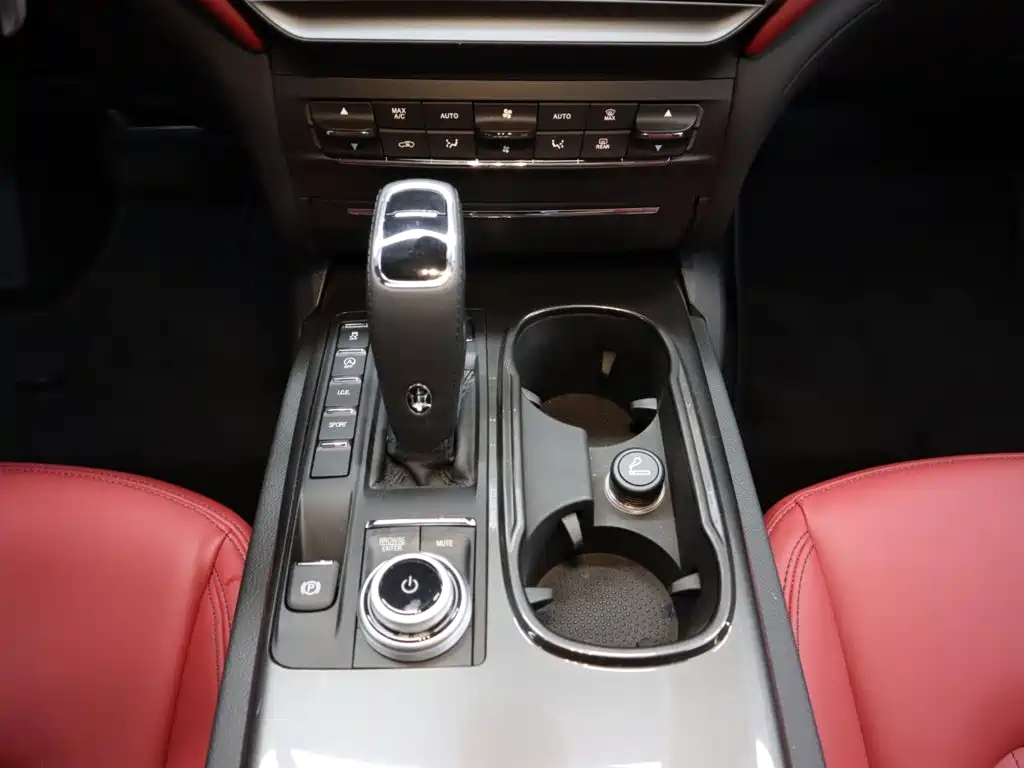 Maserati Ghibli 2023 — фото 11