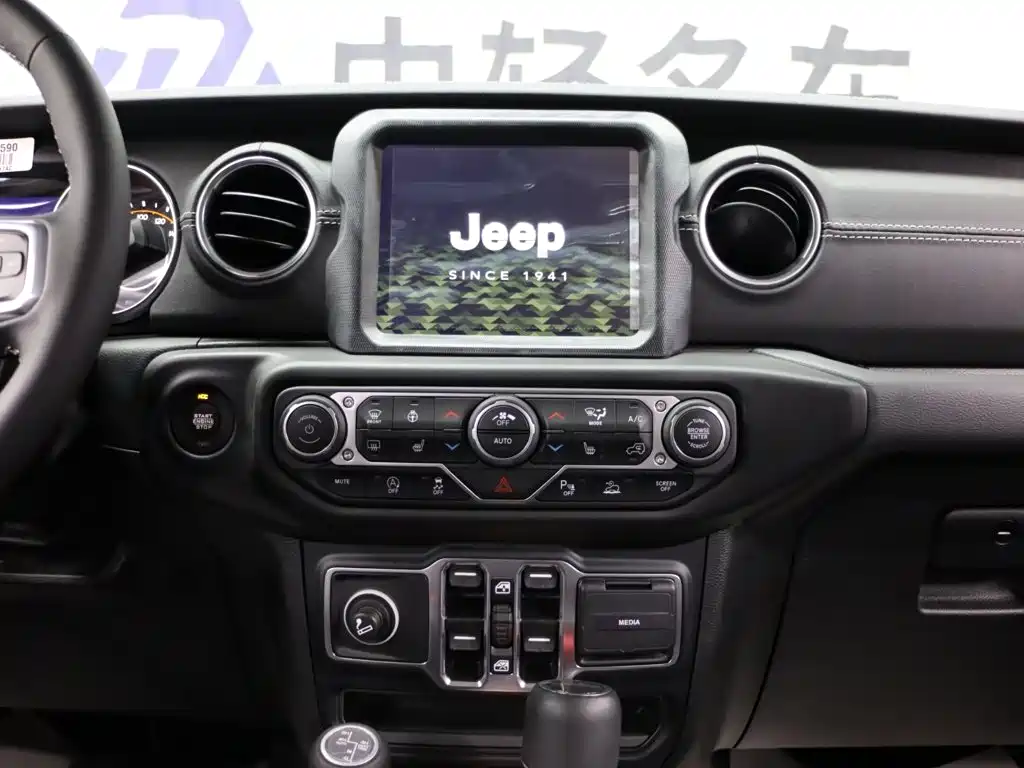 Jeep Gladiator 2023 — фото 14