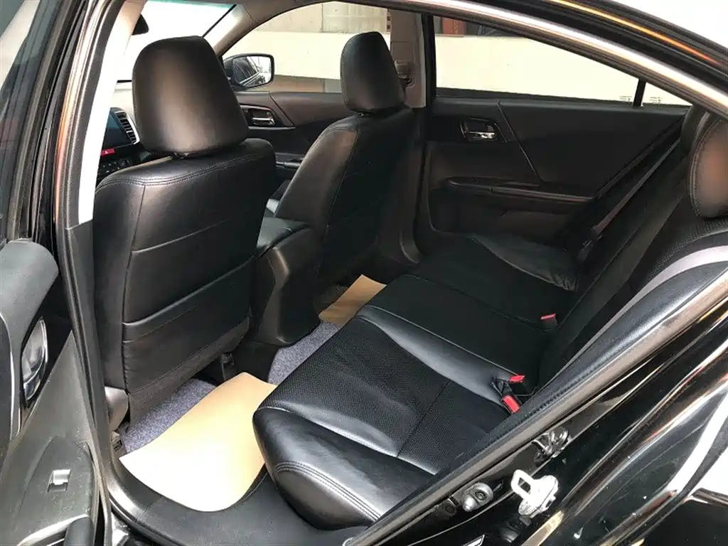 Honda Accord 2018 — фото 9