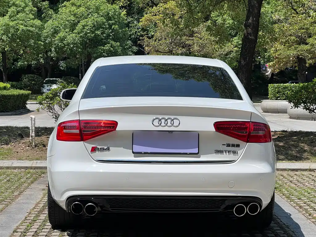 Audi A4L 2014 — фото 15