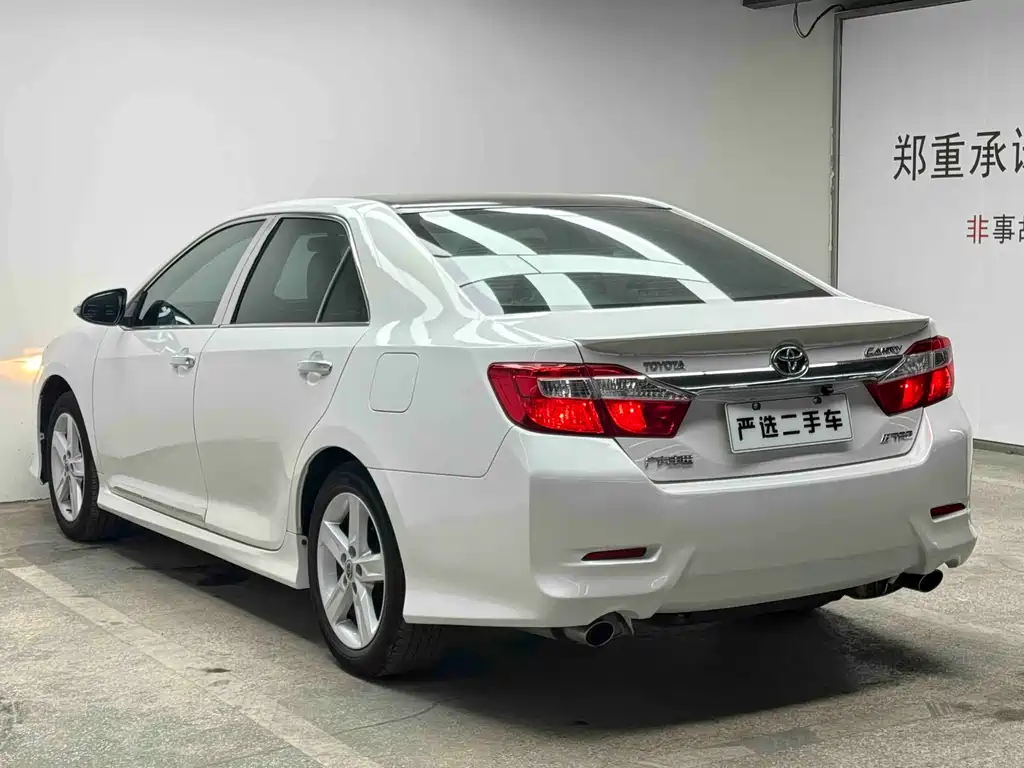 Toyota Camry 2014 — фото 11