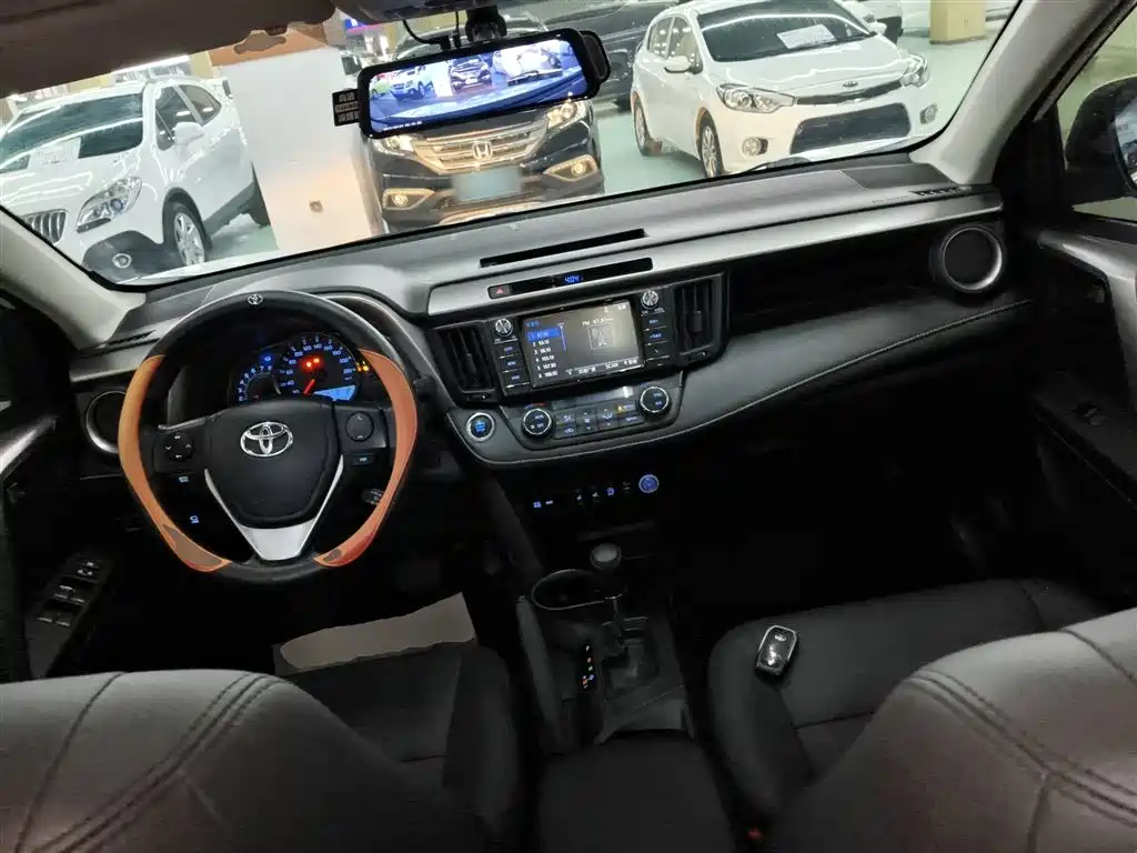 Toyota RAV4 2018 — фото 6