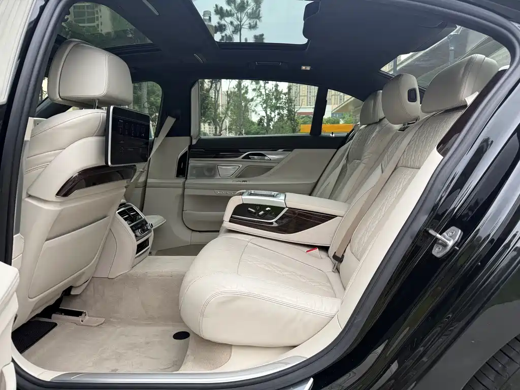 BMW 7 Series 2016 — фото 12