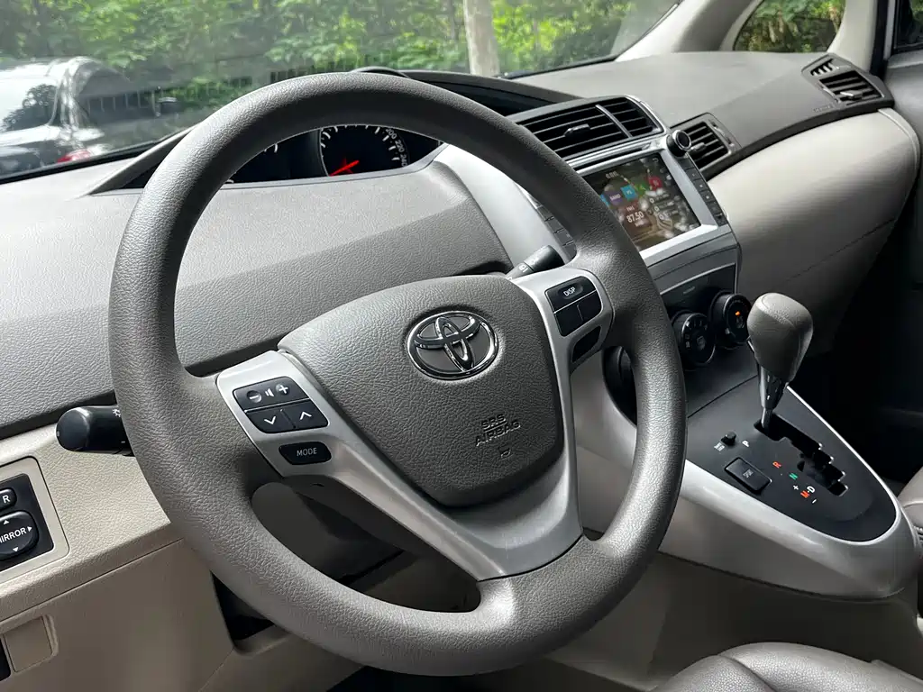 Toyota Verso 2016 — фото 8