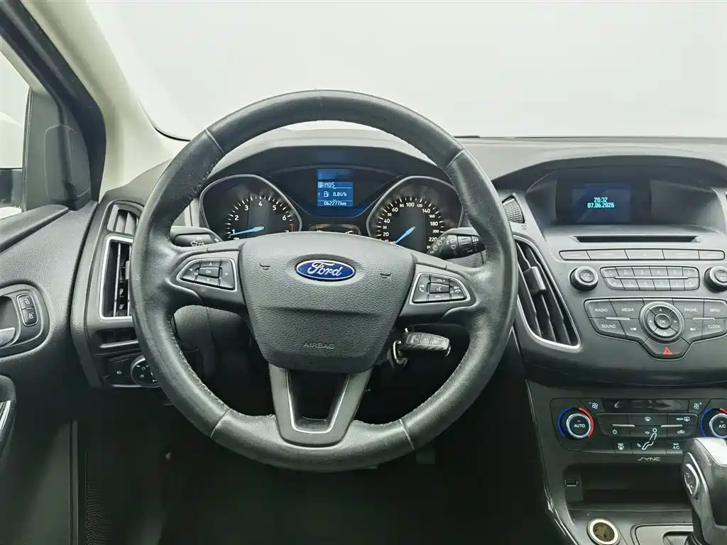 Ford Focus 2016 — фото 11