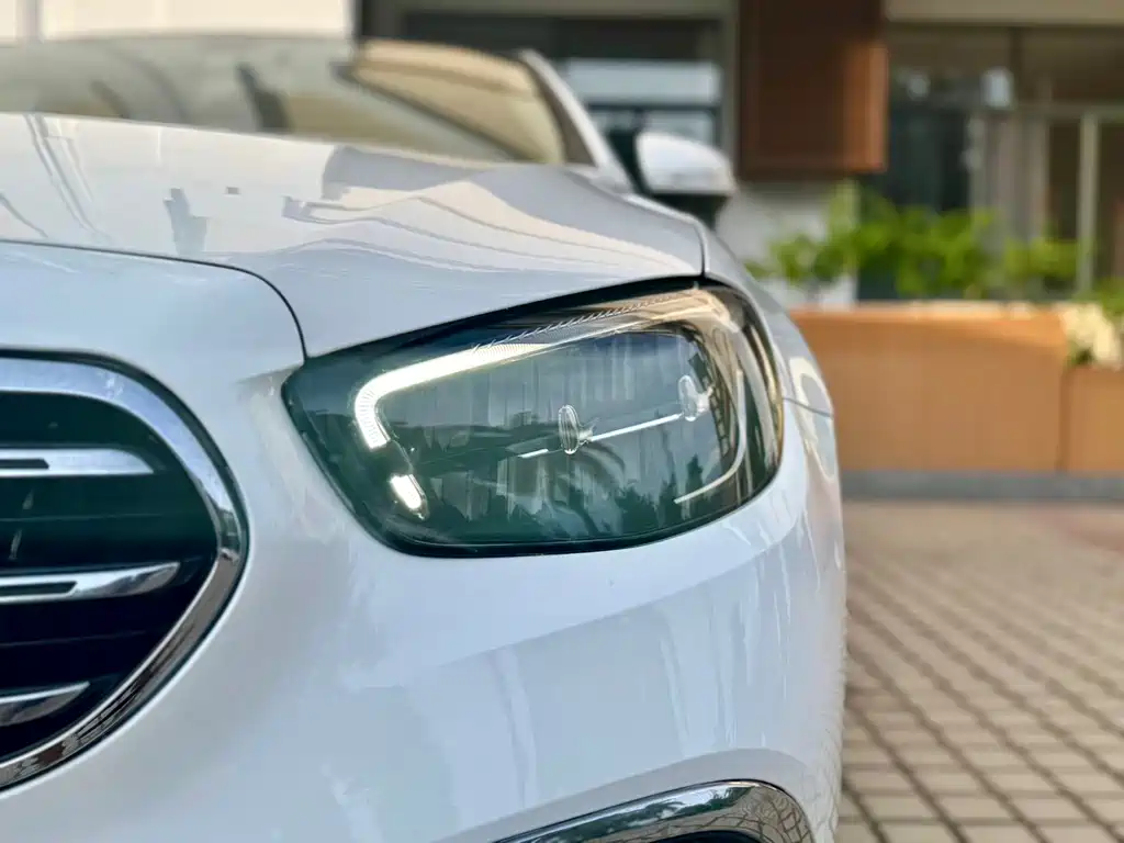 Mercedes-Benz E-Class 2018 — фото 19