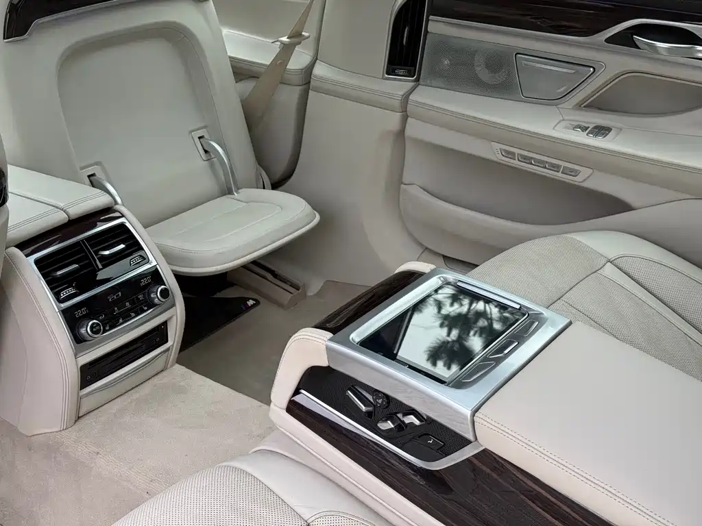 BMW 7 Series 2016 — фото 11