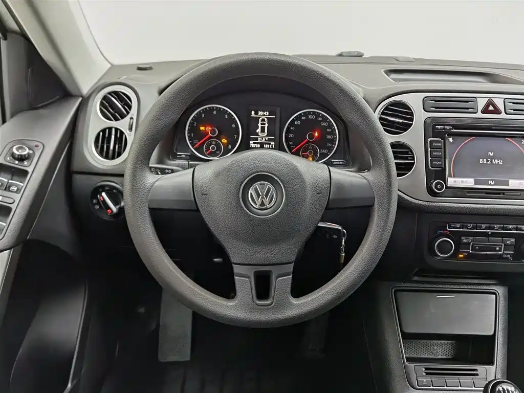 Volkswagen Tiguan 2013 — фото 11