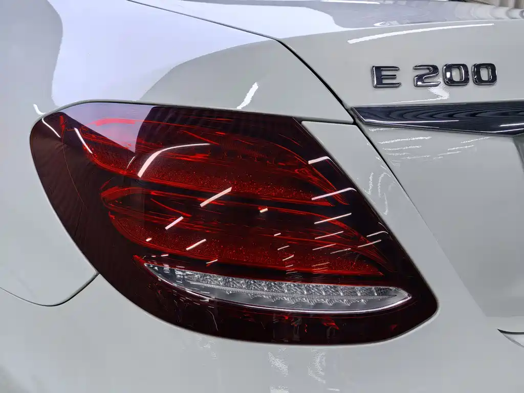 Mercedes-Benz E-Class 2017 — фото 12