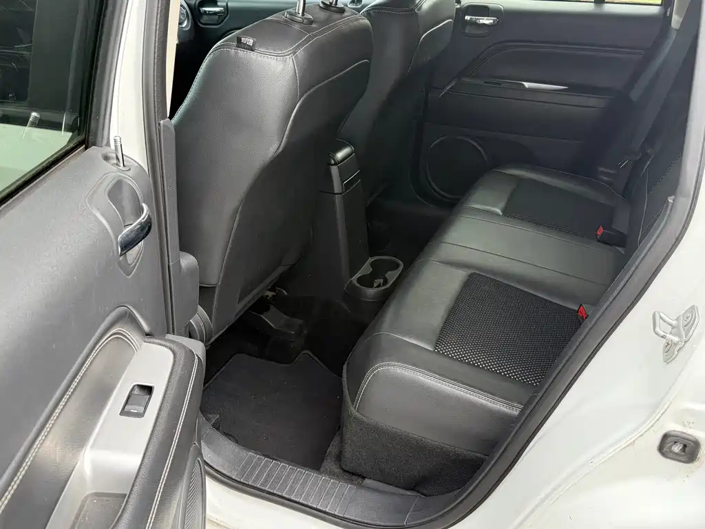 Jeep Compass 2015 — фото 8