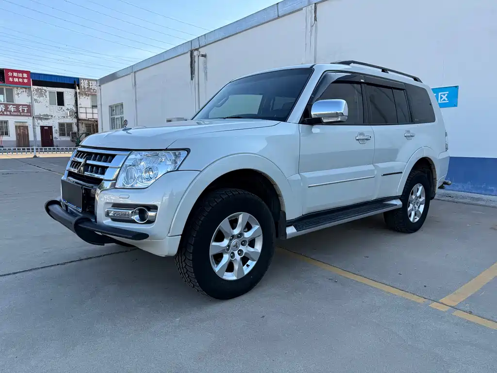 Mitsubishi Pajero 2018