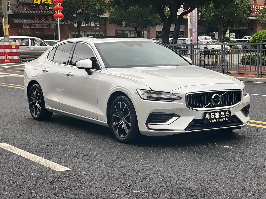 Volvo S60 2021 — фото 3