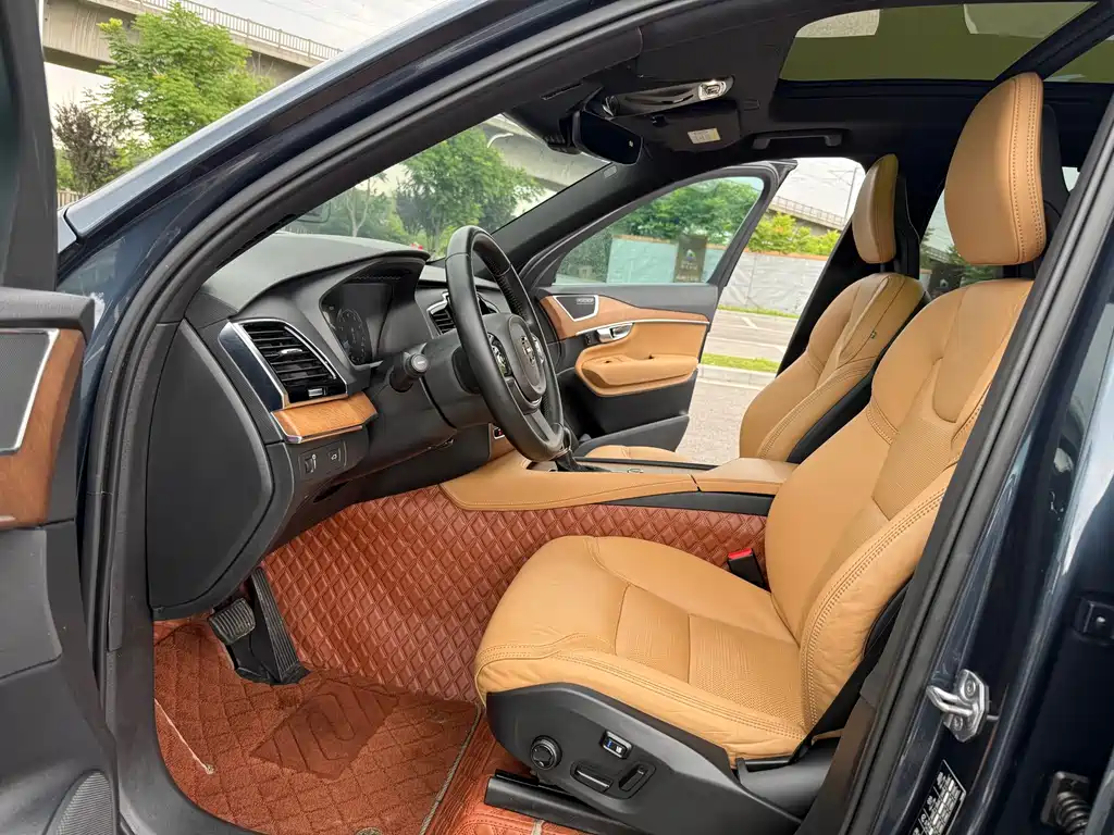Volvo XC90 2017 — фото 10
