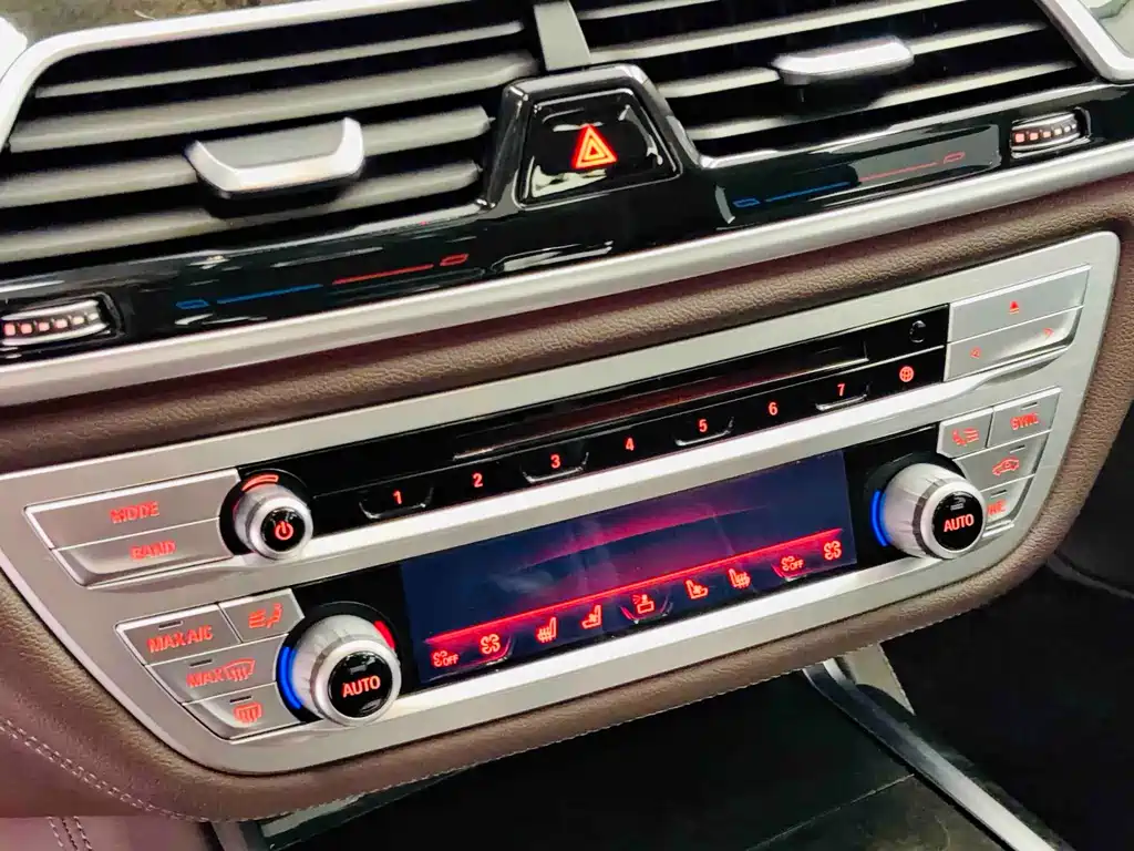 BMW 7 Series 2018 — фото 15