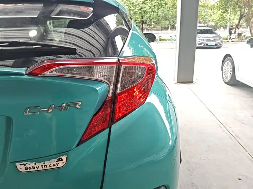 Toyota C-HR 2019 — фото 24