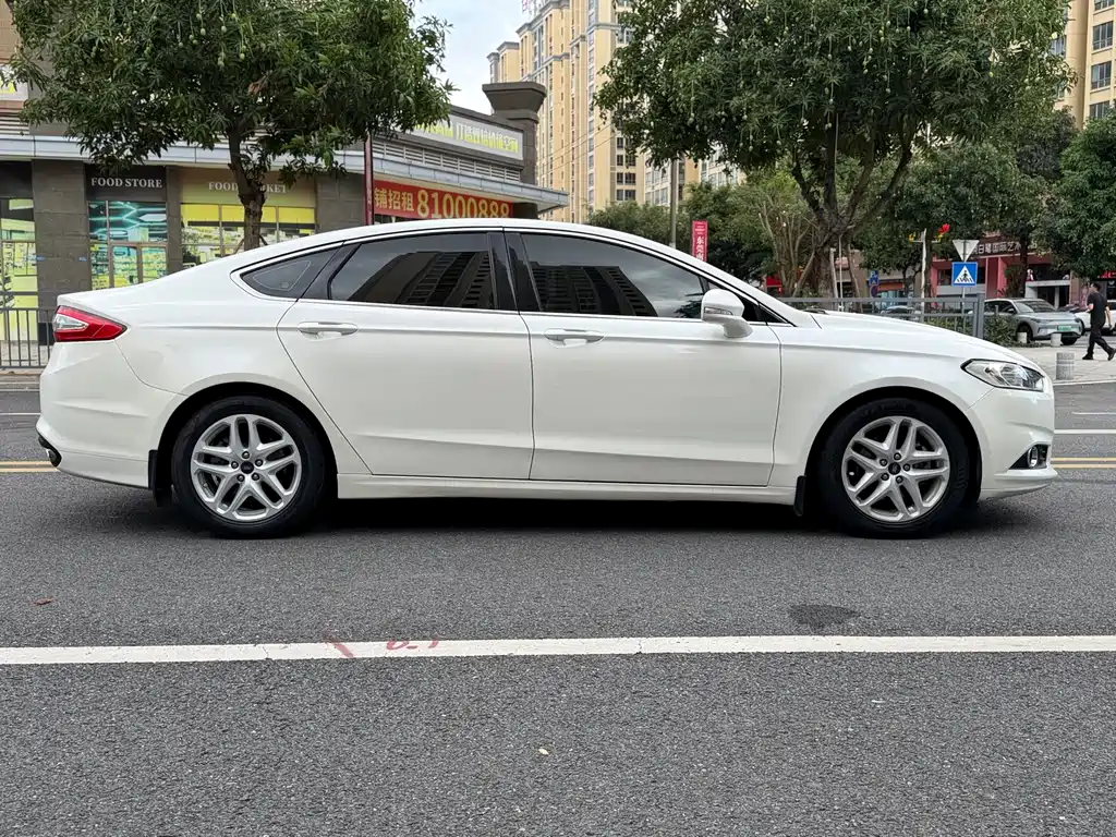 Ford Mondeo 2015 — фото 12