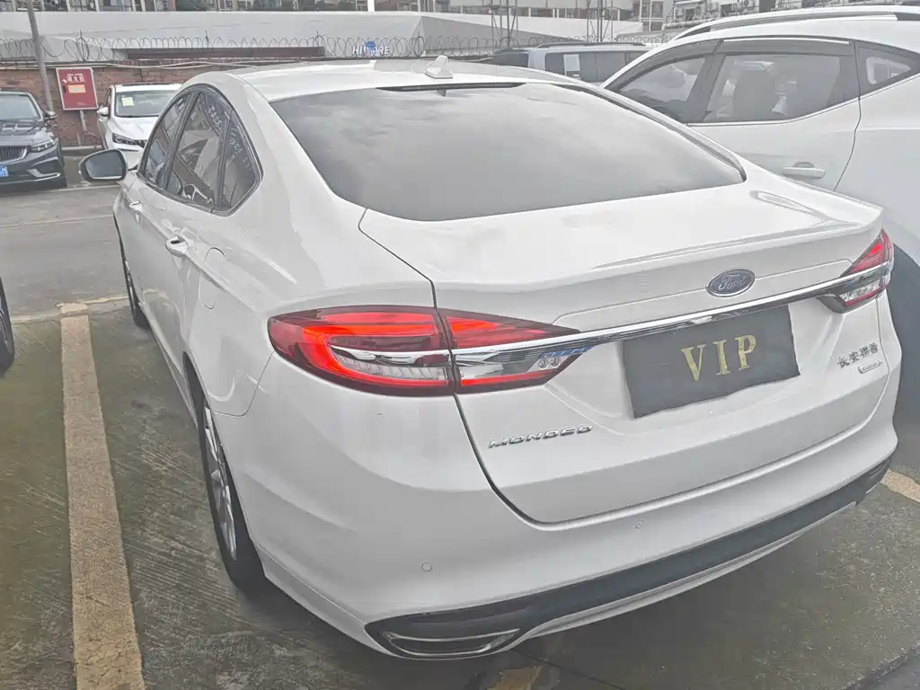 Ford Mondeo 2018 — фото 17