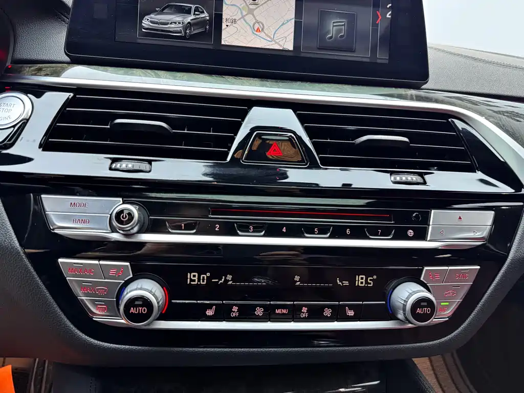 BMW 5 Series 2018 — фото 15