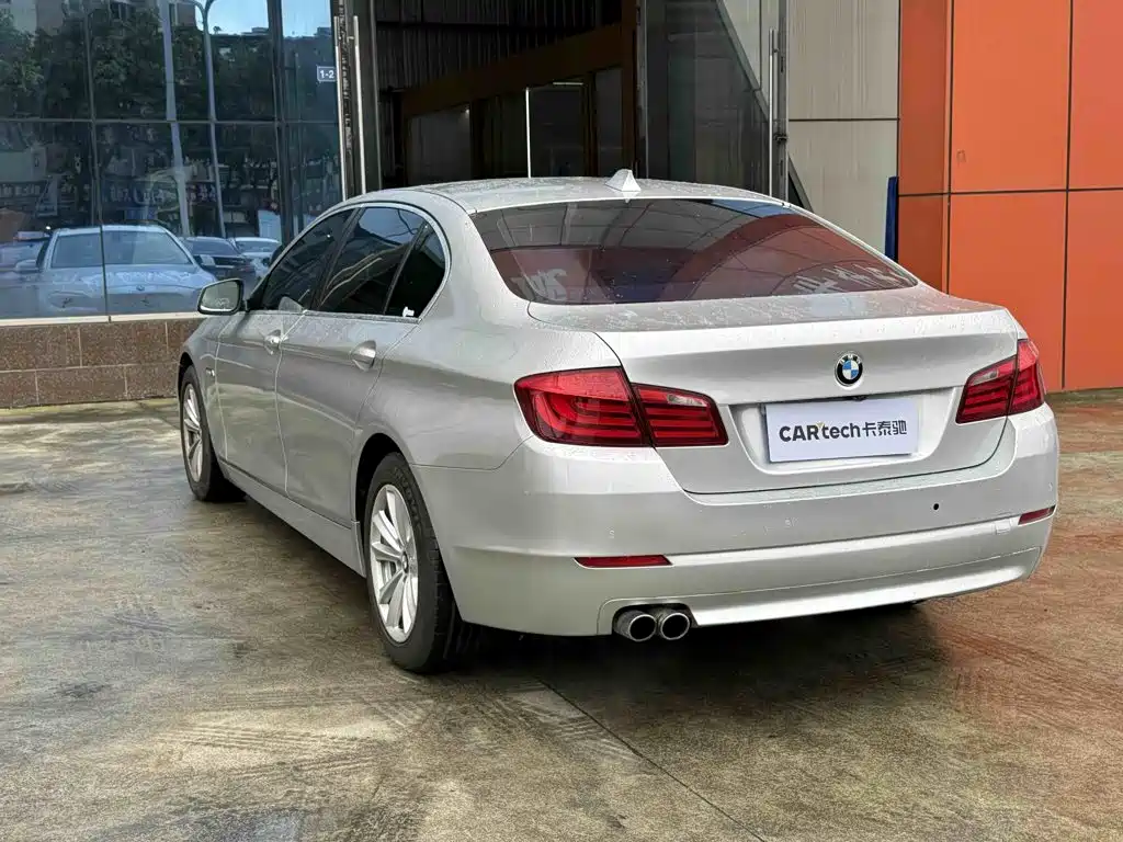 BMW 5 Series 2011 — фото 13