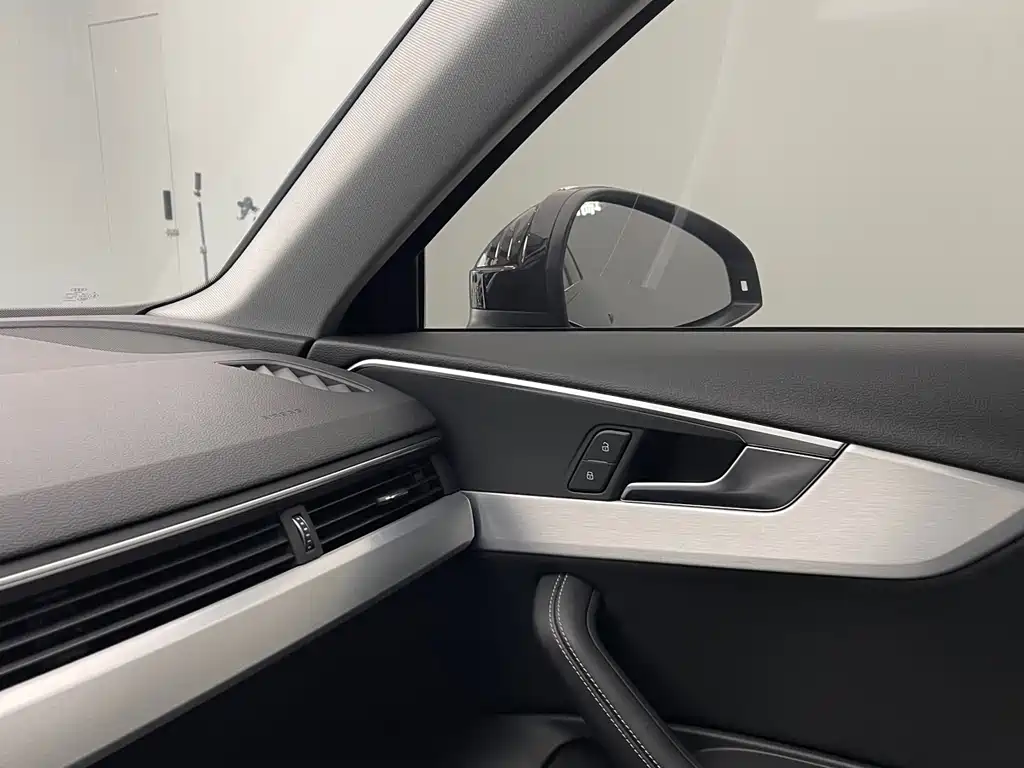 Audi A4L 2022 — фото 30