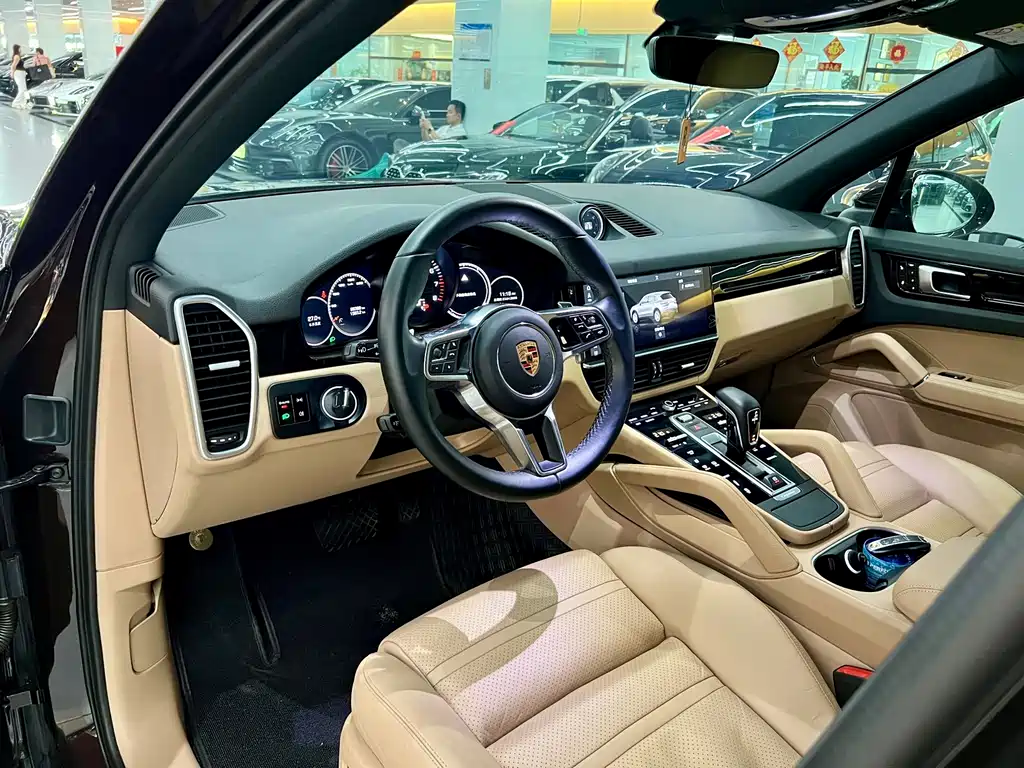 Porsche Cayenne 2019 — фото 10