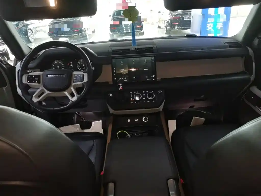 Land Rover Defender 2023 — фото 10