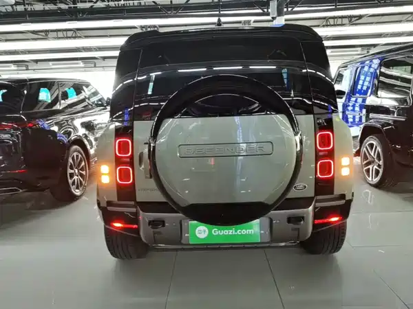 Land Rover Defender 2023