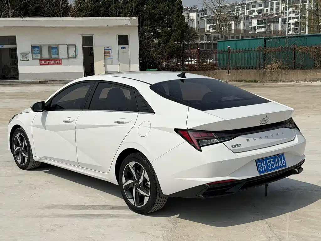 Hyundai Elantra 2021 — фото 4