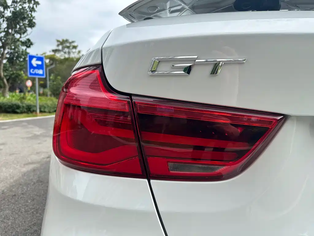 BMW 3 Series GT 2018 — фото 32