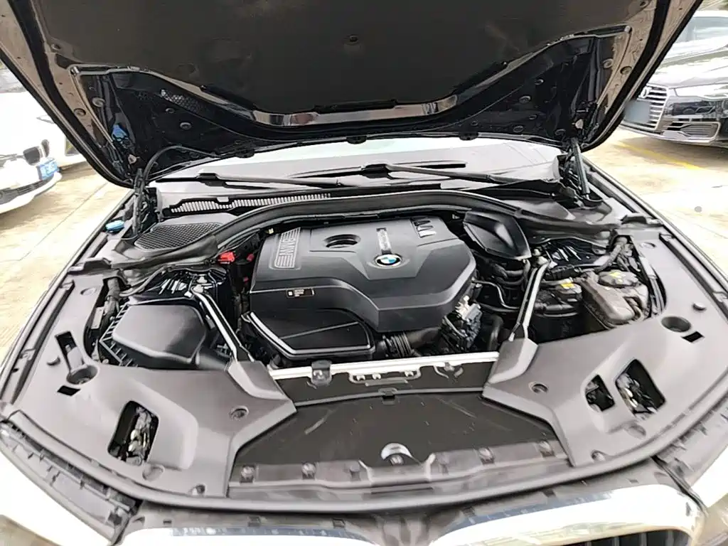 BMW 5 Series 2018 — фото 20