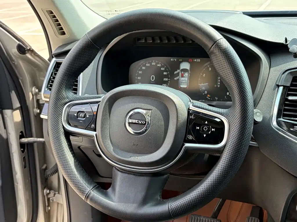 Volvo XC90 2015 — фото 9